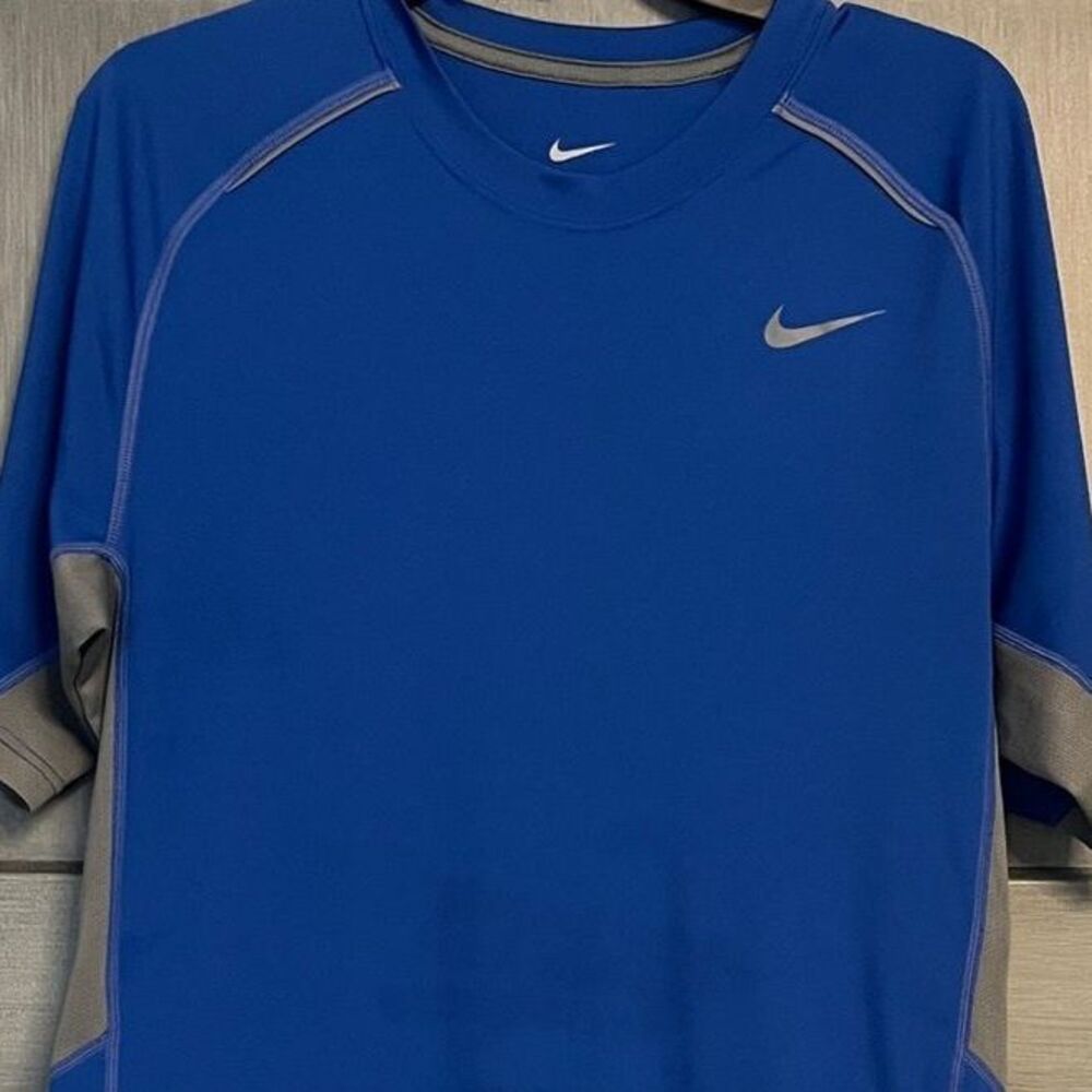 Nike Dri-Fit SZ MED Men's Lightweight Moisture-Wicking Tshirt, athletic sporty